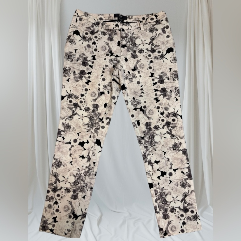 Cropped Black and White Floral Mossimo skinny stretch pant size 4 ( fit #3) NWOT